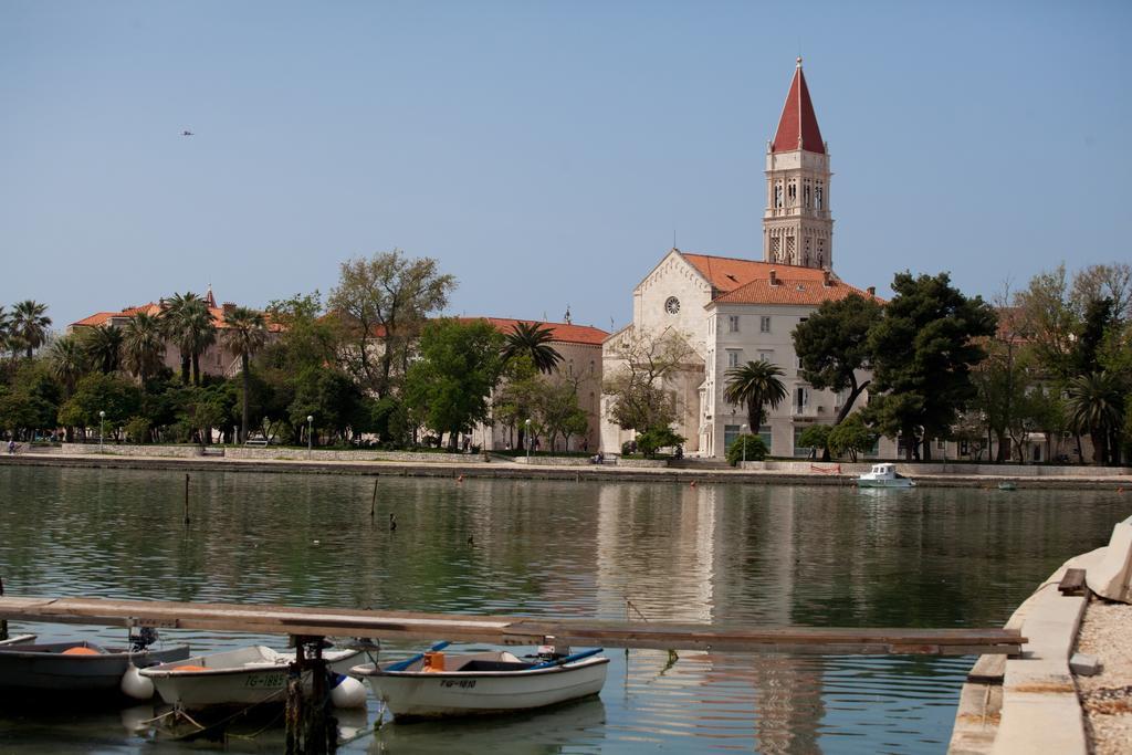 Apartments Svjetlana Trogir Exterior photo